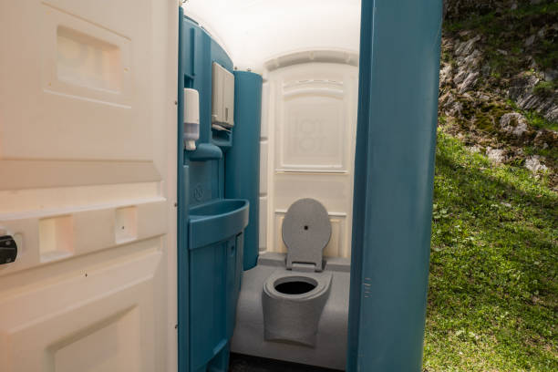Best Luxury portable toilet rental  in Mbria, CA